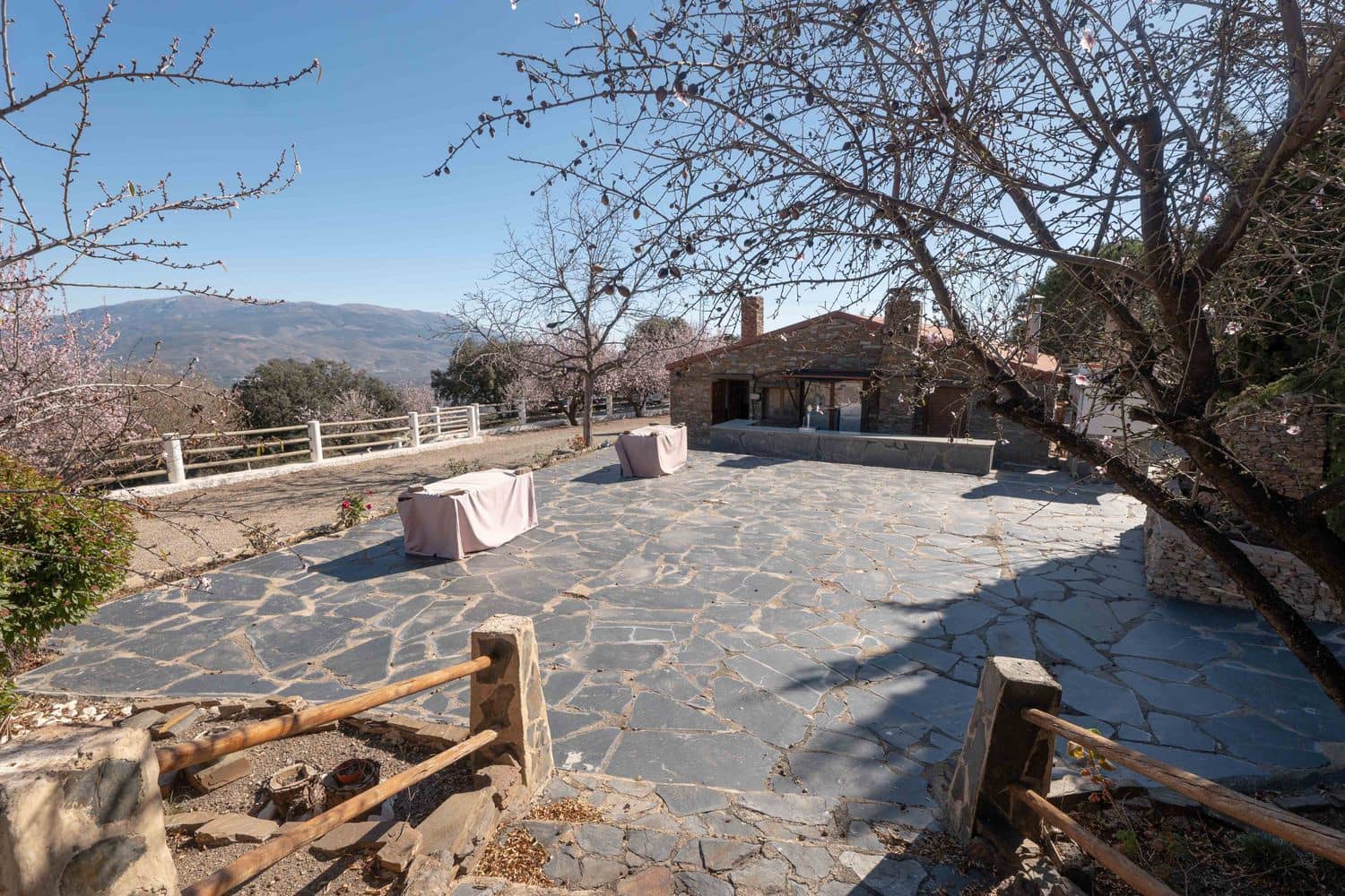 5 soveværelse Finca/Landehus til salg i Nevada med swimmingpool garage - € 550.000 (Ref: 8840579)