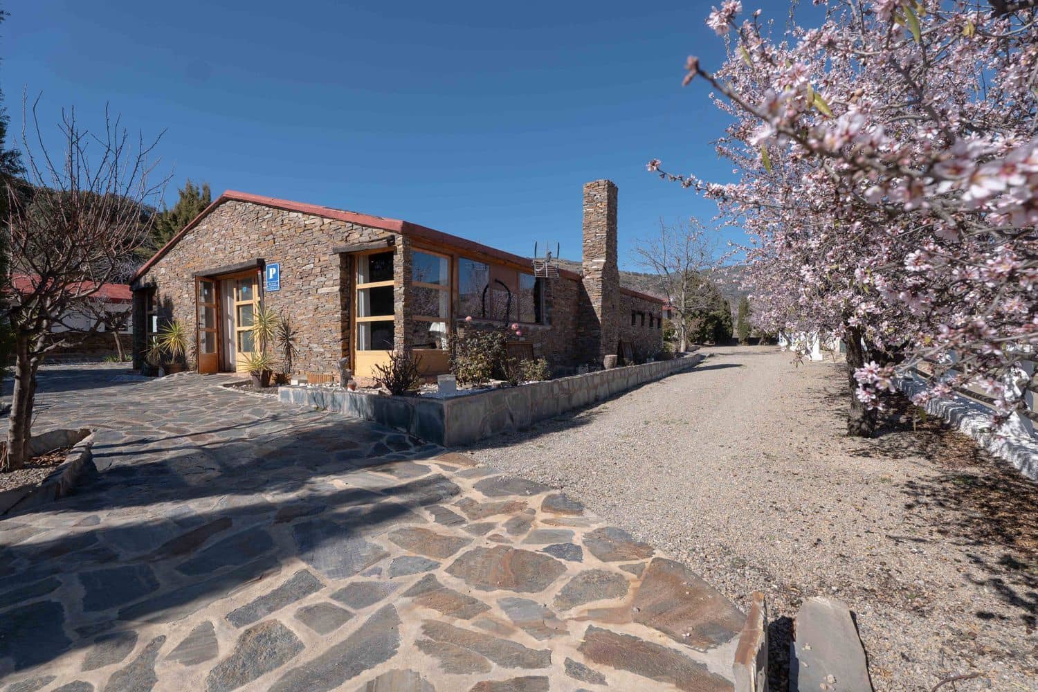 5 soveværelse Finca/Landehus til salg i Nevada med swimmingpool garage - € 550.000 (Ref: 8840579)