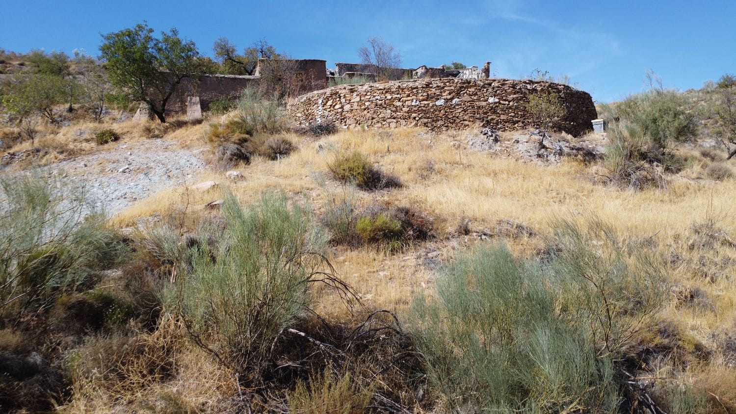 Grunde uden byggetilladelser til salg i Turon - € 9.900 (Ref: 9206158)