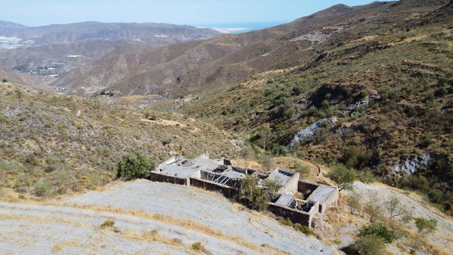 Grunde uden byggetilladelser til salg i Turon - € 9.900 (Ref: 9206158)