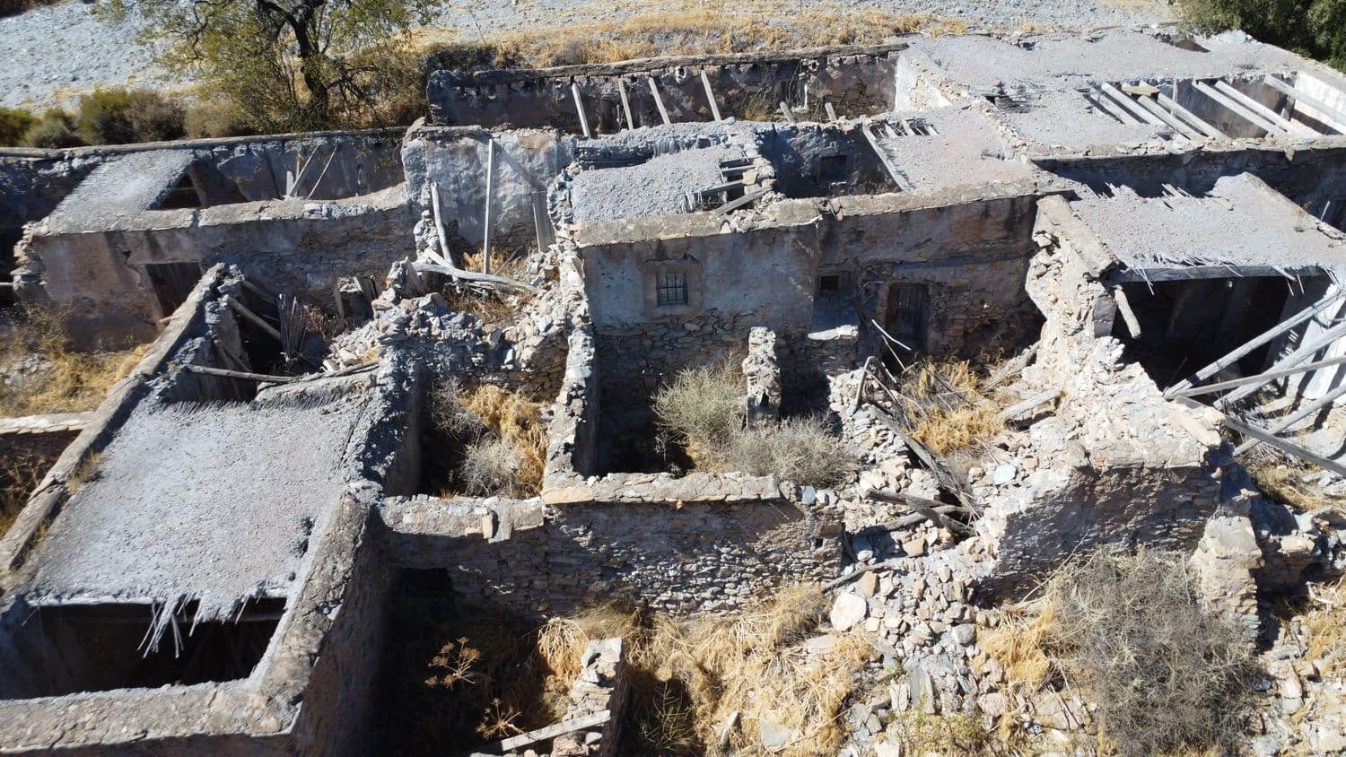 Grunde uden byggetilladelser til salg i Turon - € 9.900 (Ref: 9206158)