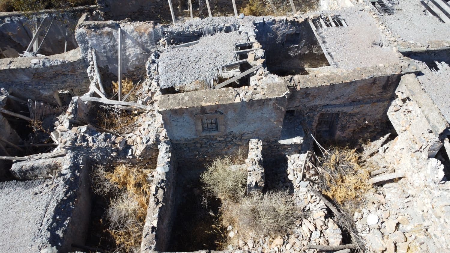 Grunde uden byggetilladelser til salg i Turon - € 9.900 (Ref: 9206158)