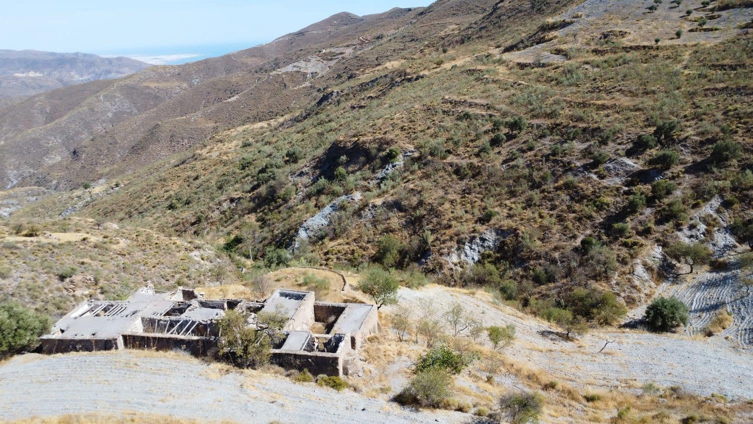 Grunde uden byggetilladelser til salg i Turon - € 9.900 (Ref: 9206158)