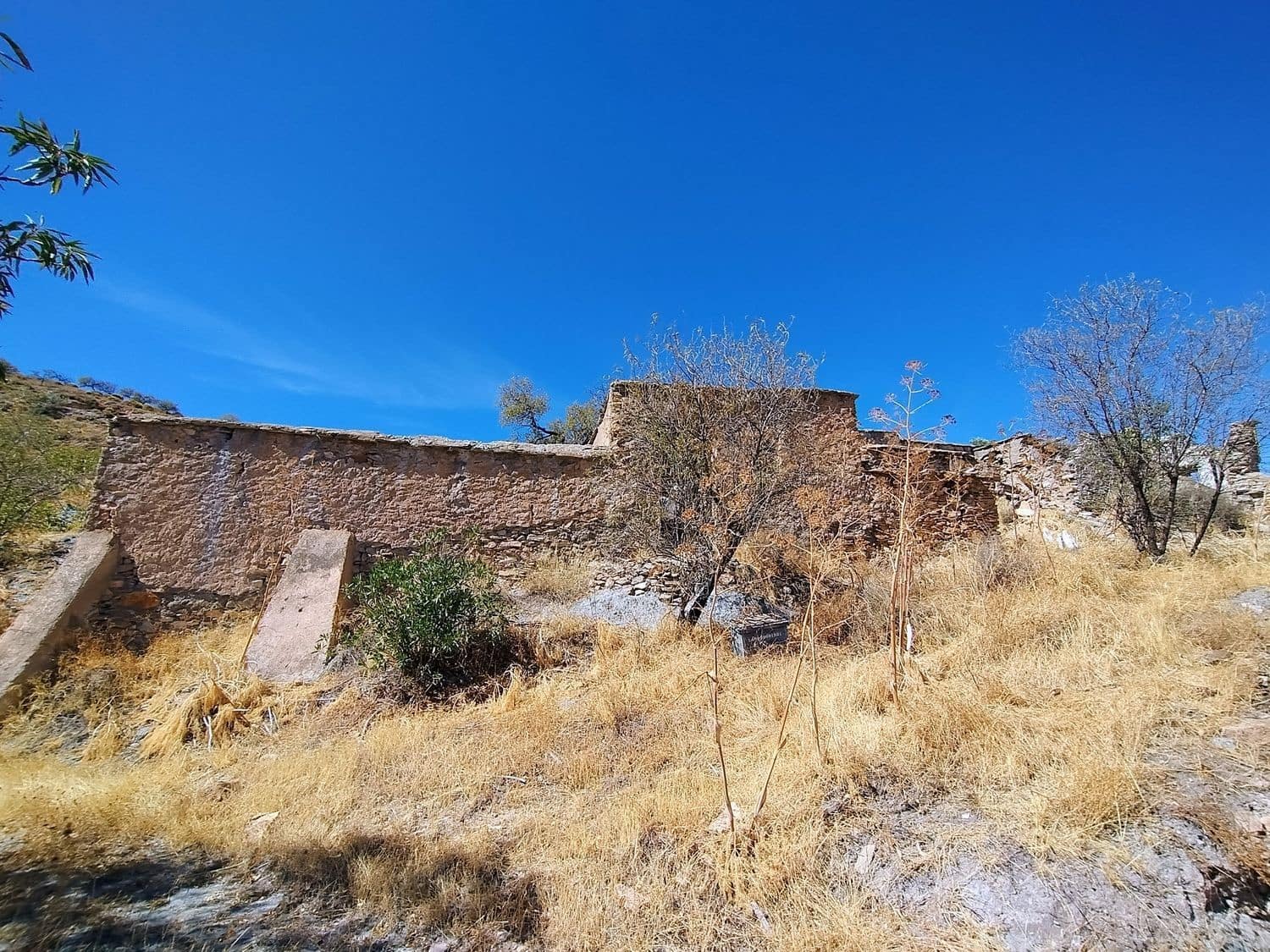 Grunde uden byggetilladelser til salg i Turon - € 9.900 (Ref: 9206158)