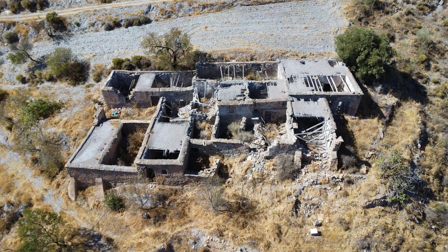 Grunde uden byggetilladelser til salg i Turon - € 9.900 (Ref: 9206158)