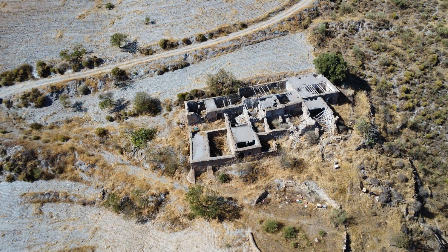 Grunde uden byggetilladelser til salg i Turon - € 9.900 (Ref: 9206158)