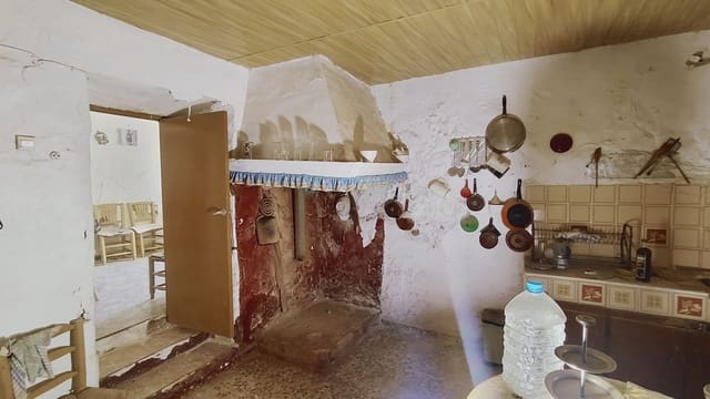 4 soveværelse Finca/Landehus til salg i Turón med garage - € 28.900 (Ref: 9335568)