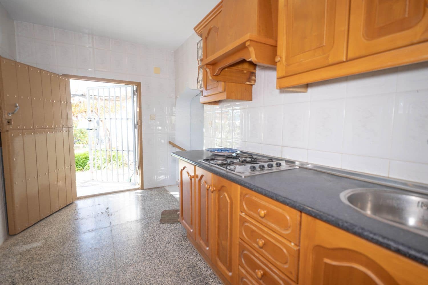 3 bedroom Townhouse for sale in Berja with garage - € 84,000 (Ref: 9451762)