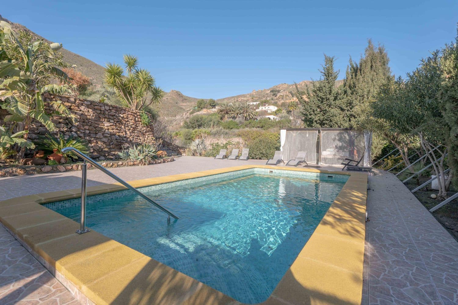 6 bedroom Villa for sale in Berja with garage - € 290,000 (Ref: 9535481)