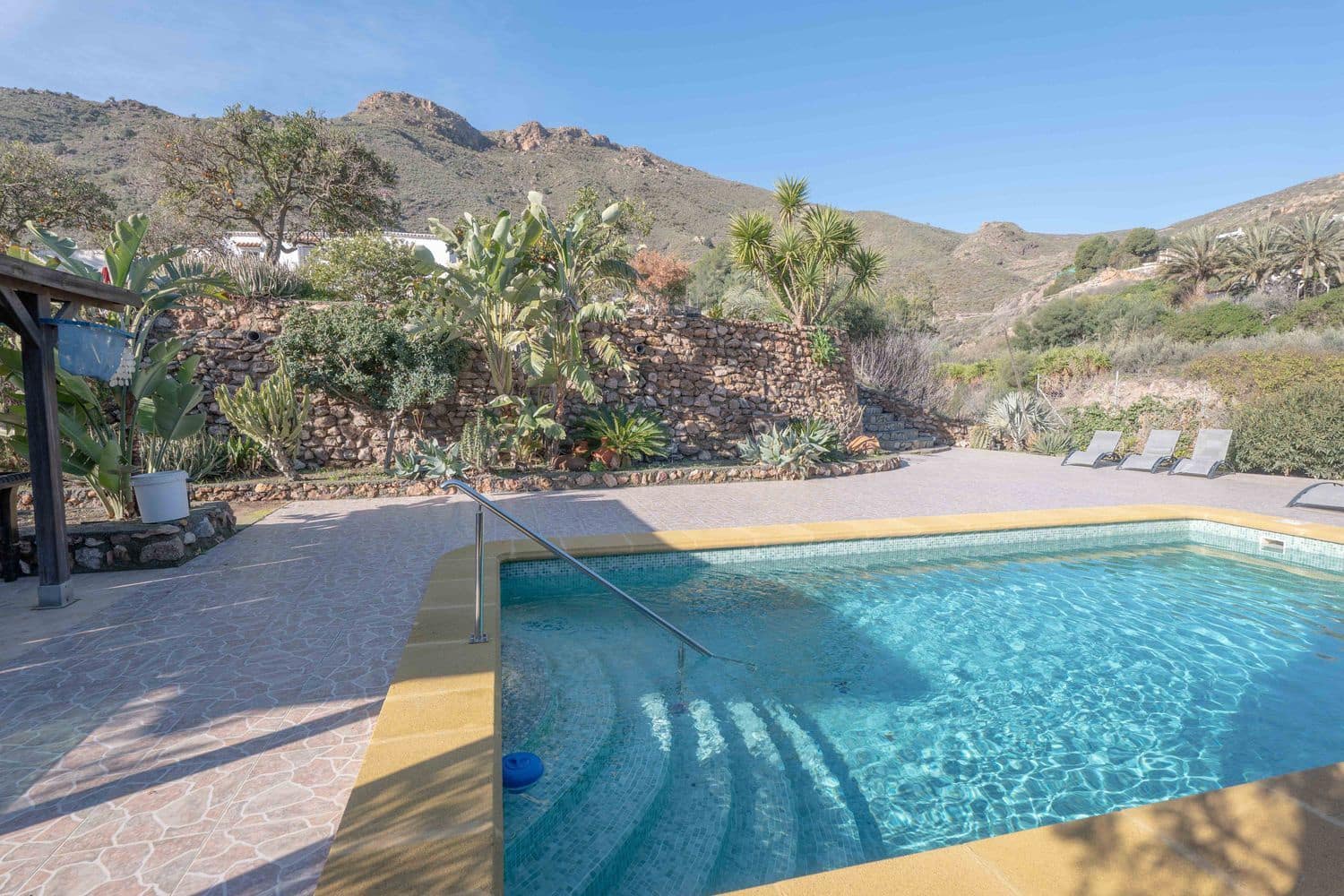 6 bedroom Villa for sale in Berja with garage - € 290,000 (Ref: 9535481)