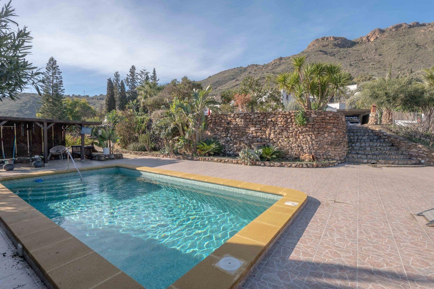 6 bedroom Villa for sale in Berja with garage - € 290,000 (Ref: 9535481)