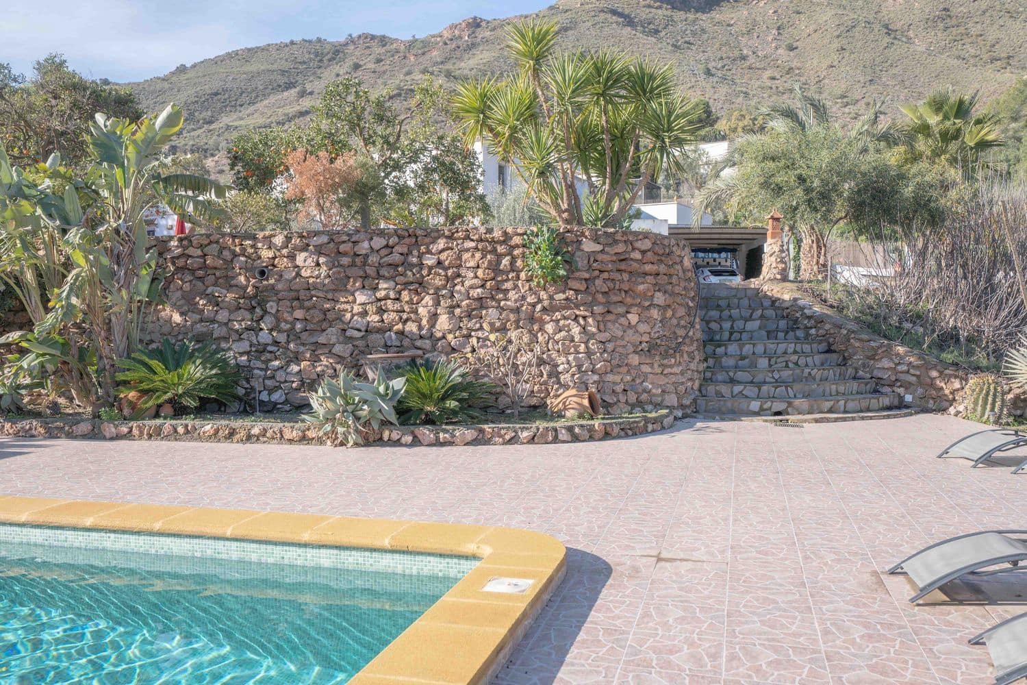 6 bedroom Villa for sale in Berja with garage - € 290,000 (Ref: 9535481)