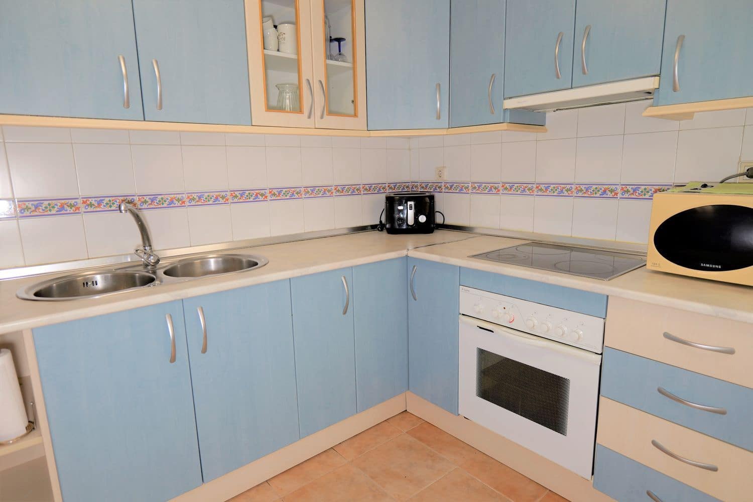 3 bedroom Apartment for rent in Granada city with garage - € 850 (Ref: 9719402)