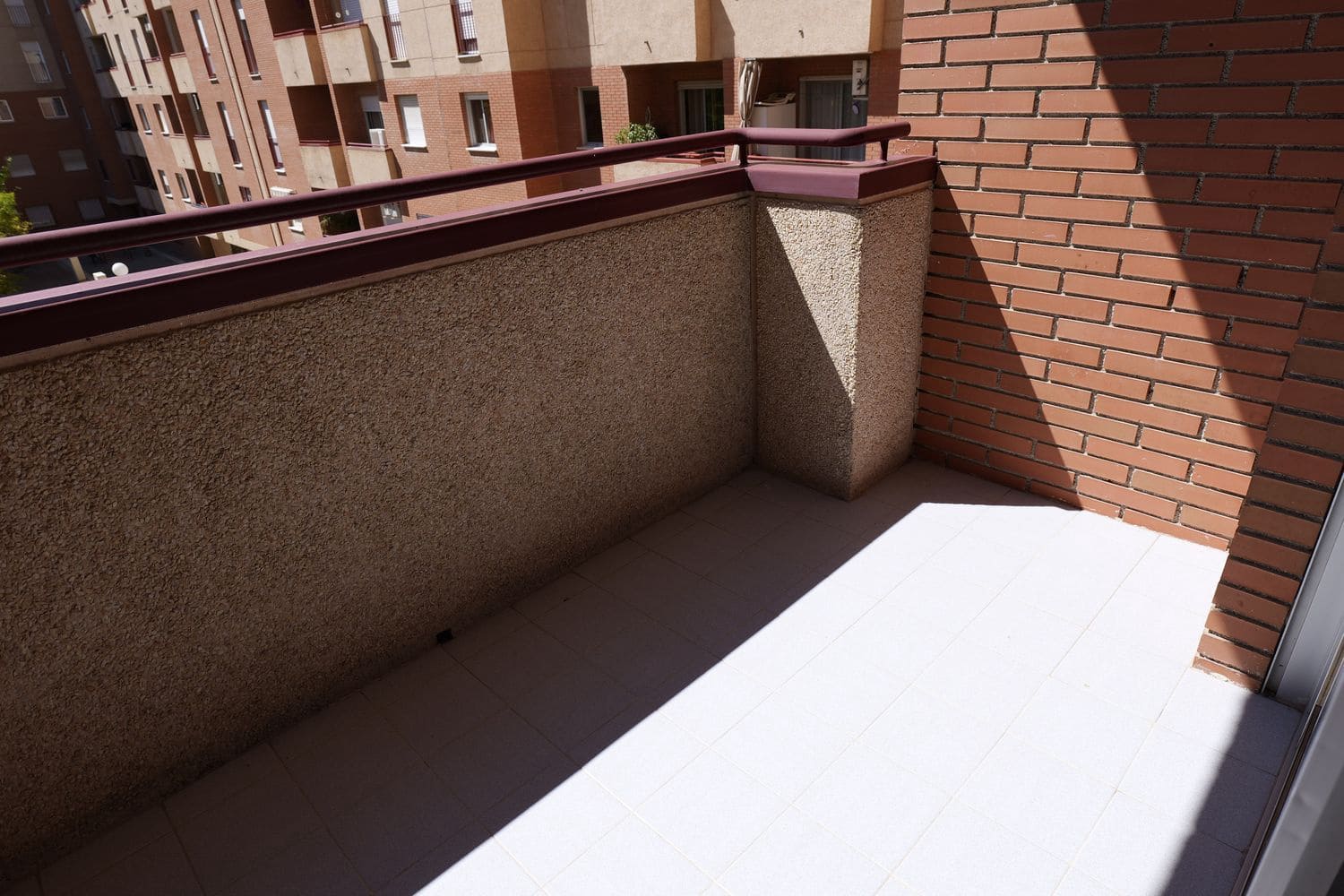 3 bedroom Apartment for rent in Granada city with garage - € 850 (Ref: 9719402)