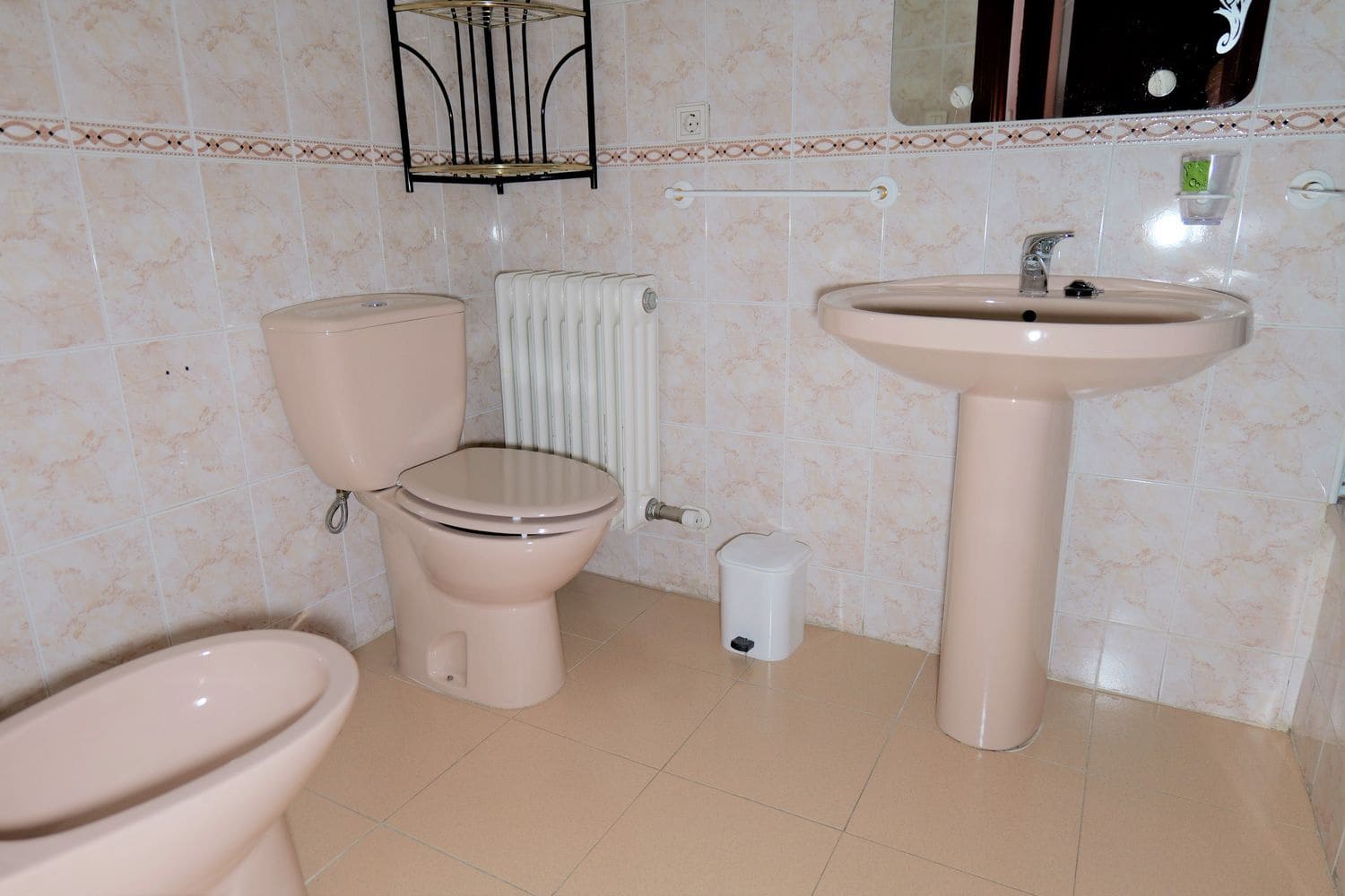 3 bedroom Apartment for rent in Granada city with garage - € 850 (Ref: 9719402)