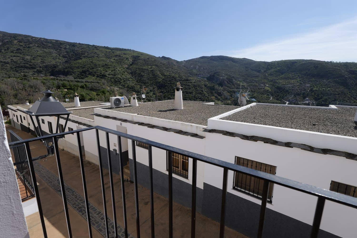 4 bedroom Townhouse for sale in Picena with garage - € 59,700 (Ref: 9741467)