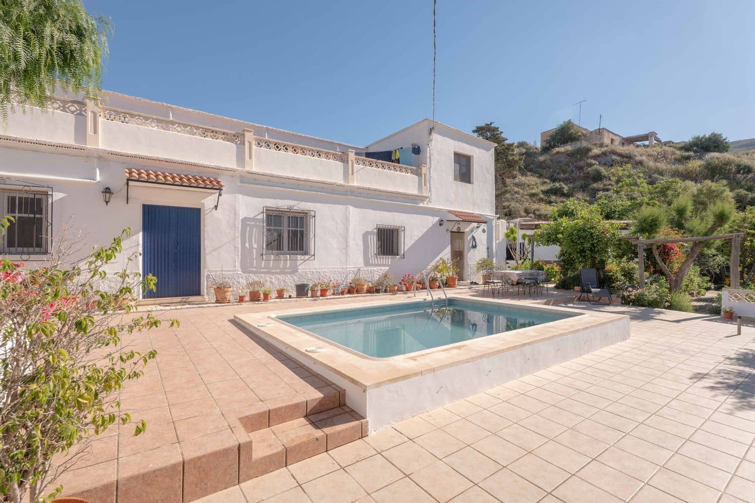5 soveværelse Villa til salg i Almeria by med swimmingpool garage - € 160.000 (Ref: 9805962)