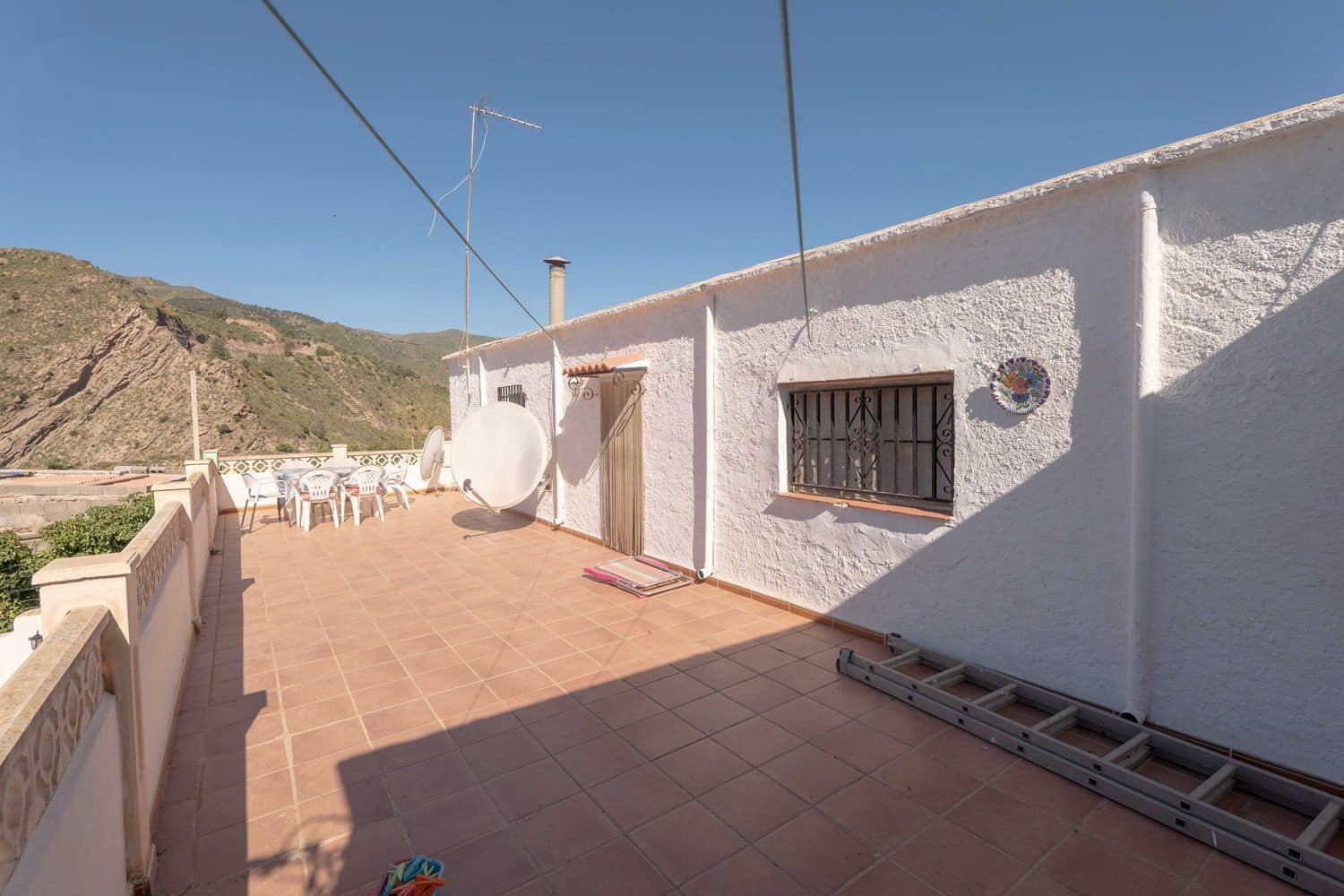5 soveværelse Villa til salg i Almeria by med swimmingpool garage - € 160.000 (Ref: 9805962)