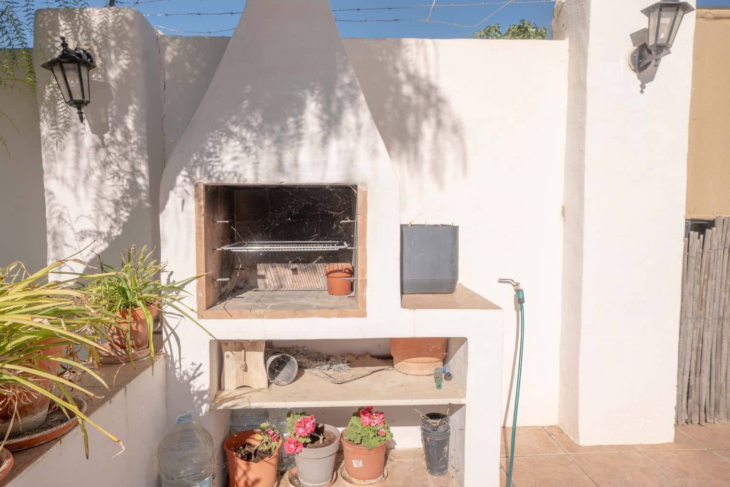 5 soveværelse Villa til salg i Almeria by med swimmingpool garage - € 160.000 (Ref: 9805962)