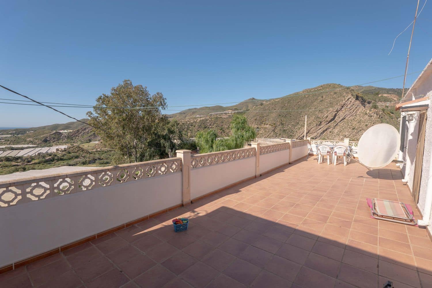 5 soveværelse Villa til salg i Almeria by med swimmingpool garage - € 160.000 (Ref: 9805962)