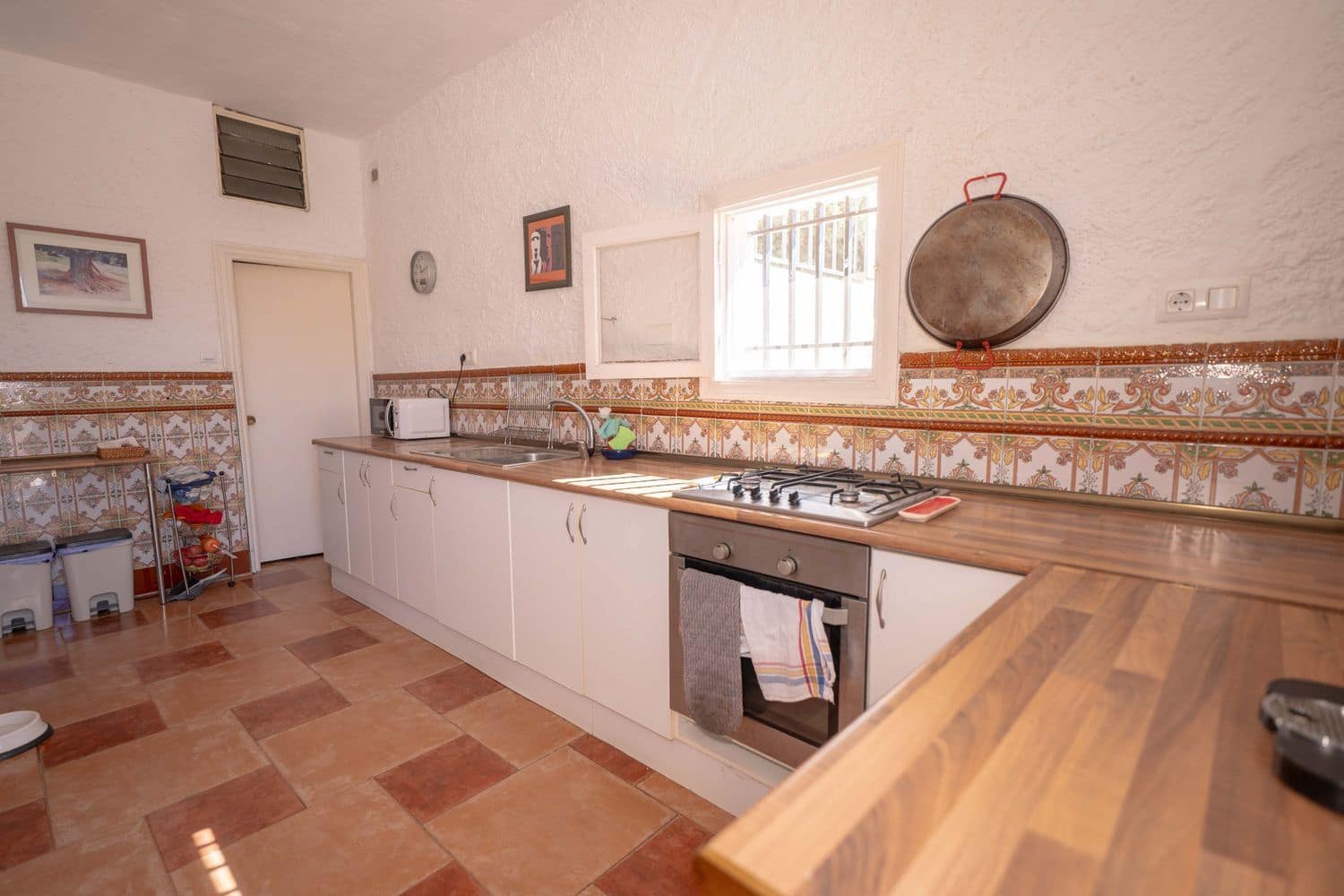 5 soveværelse Villa til salg i Almeria by med swimmingpool garage - € 160.000 (Ref: 9805962)