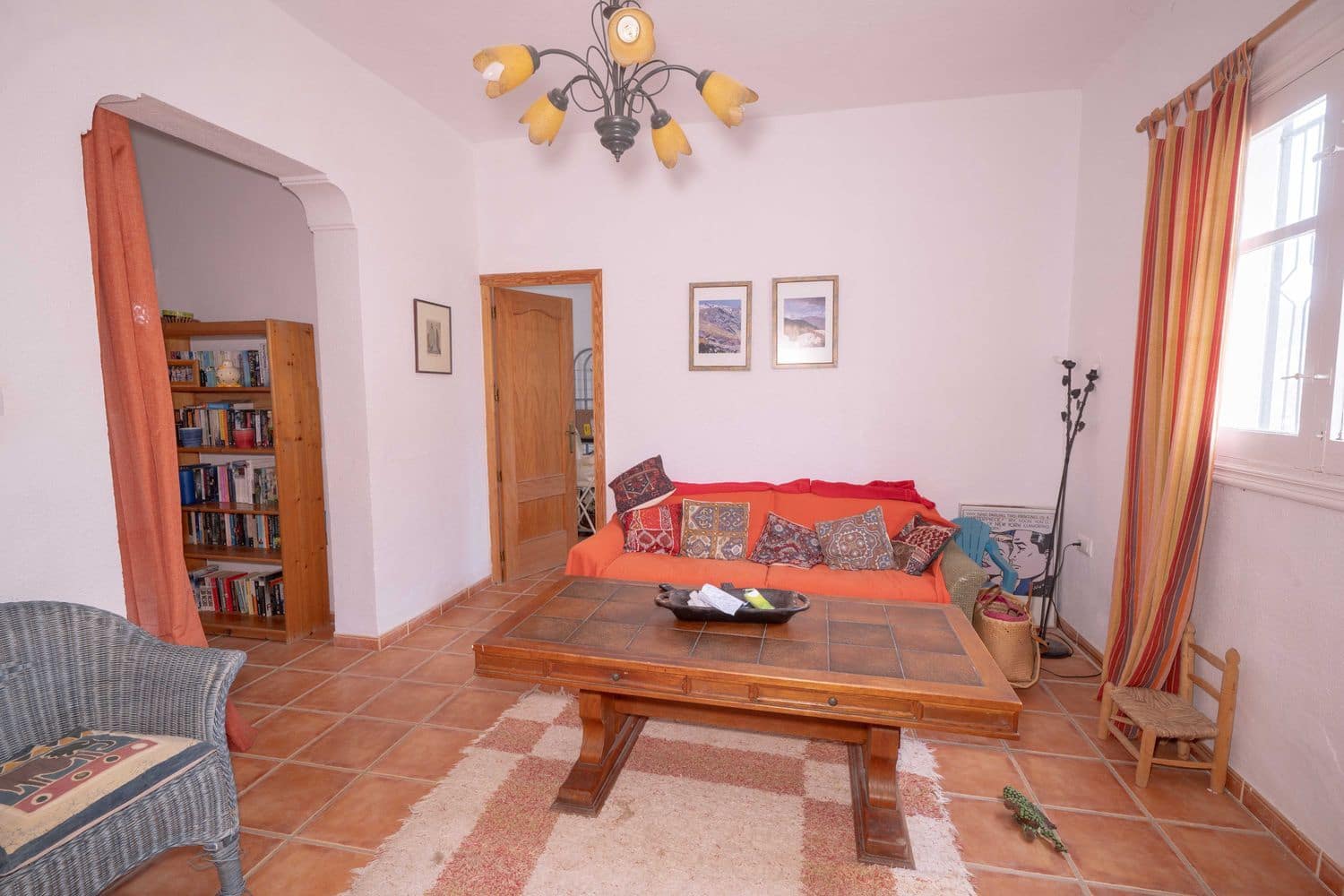 5 soveværelse Villa til salg i Almeria by med swimmingpool garage - € 160.000 (Ref: 9805962)