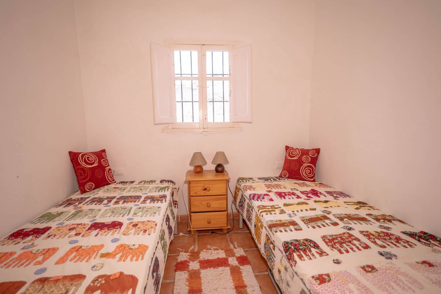 5 soveværelse Villa til salg i Almeria by med swimmingpool garage - € 160.000 (Ref: 9805962)