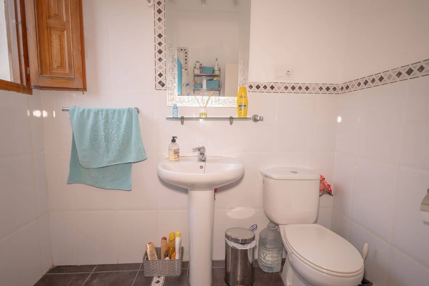 5 soveværelse Villa til salg i Almeria by med swimmingpool garage - € 160.000 (Ref: 9805962)