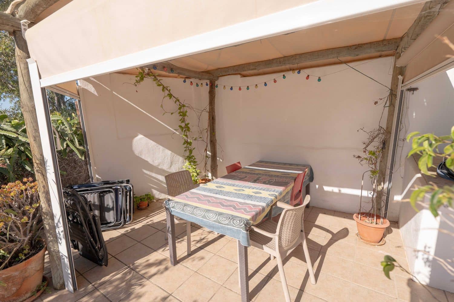 5 soveværelse Villa til salg i Almeria by med swimmingpool garage - € 160.000 (Ref: 9805962)