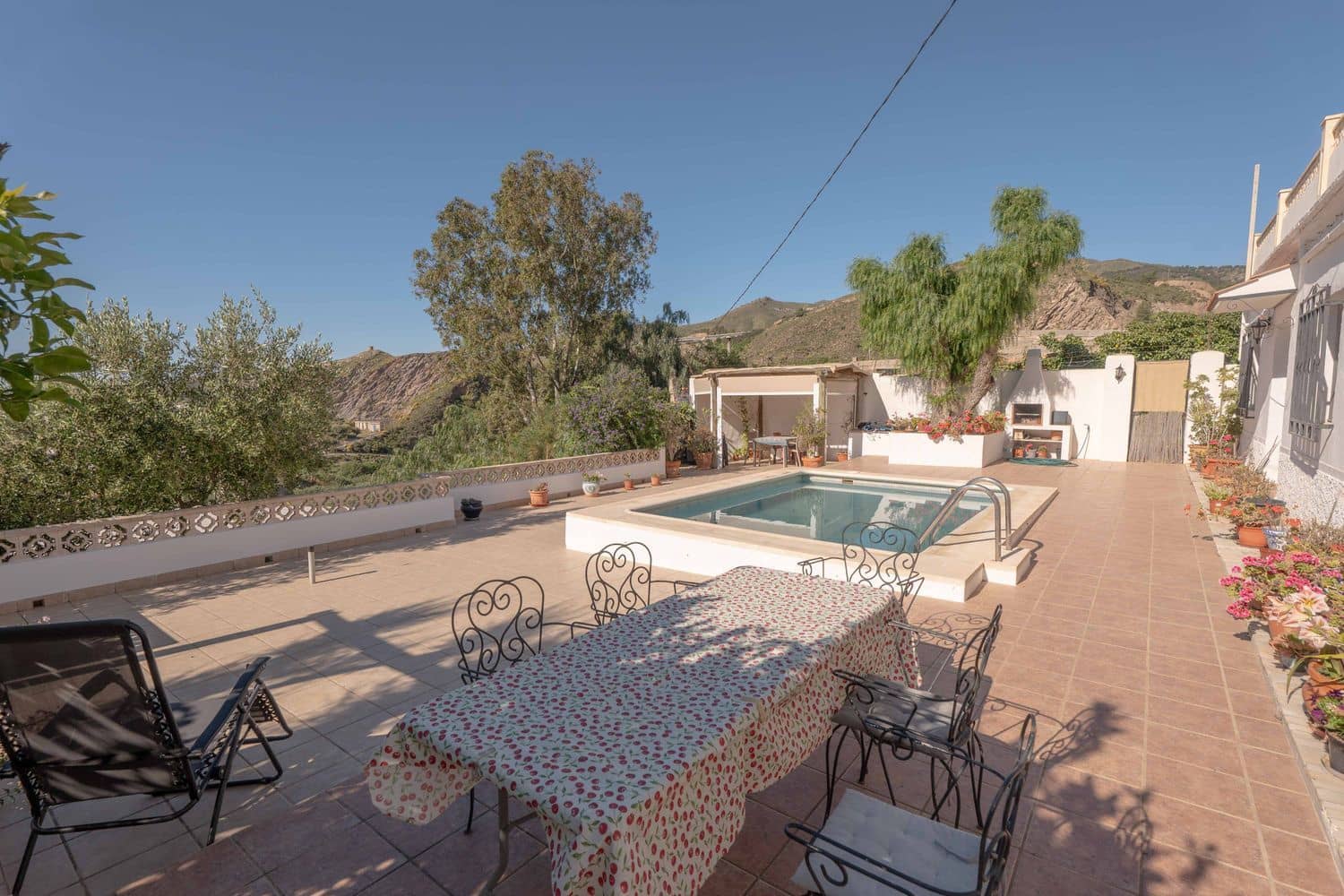 5 soveværelse Villa til salg i Almeria by med swimmingpool garage - € 160.000 (Ref: 9805962)
