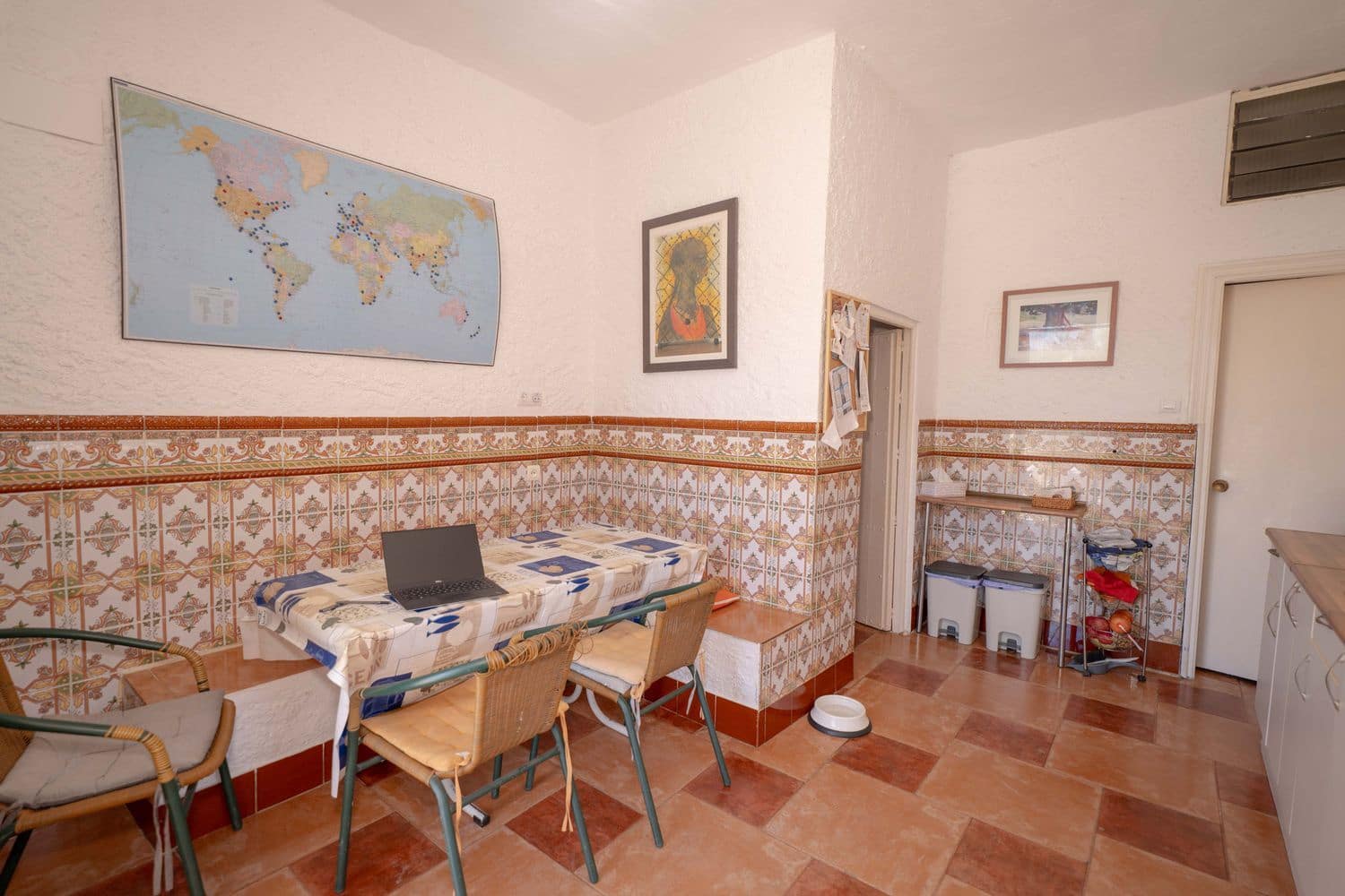 5 soveværelse Villa til salg i Almeria by med swimmingpool garage - € 160.000 (Ref: 9805962)