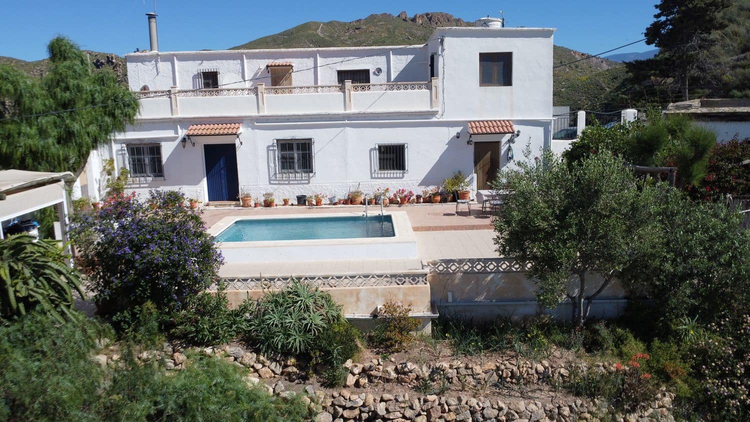 5 soveværelse Villa til salg i Almeria by med swimmingpool garage - € 160.000 (Ref: 9805962)