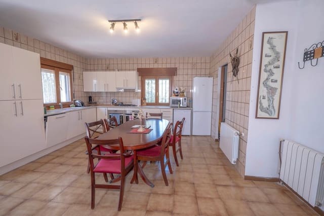 6 bedroom Villa for sale in Válor with pool garage - € 190,000 (Ref: 9893658)