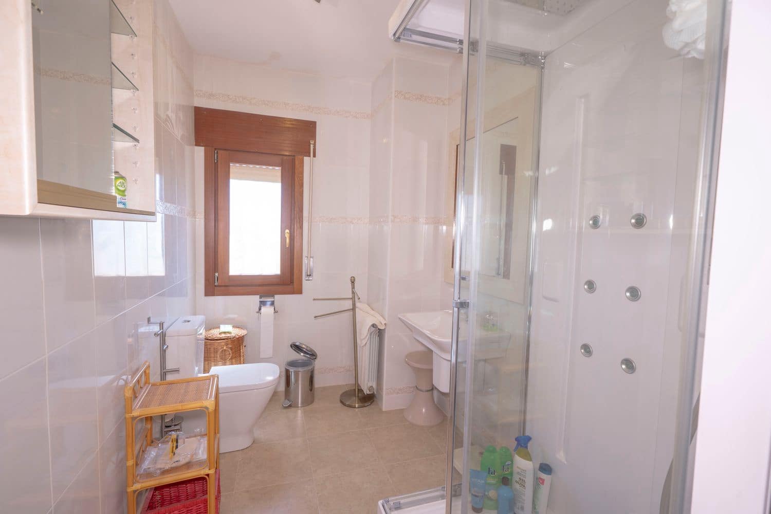 6 bedroom Villa for sale in Valor with pool garage - € 190,000 (Ref: 9893658)