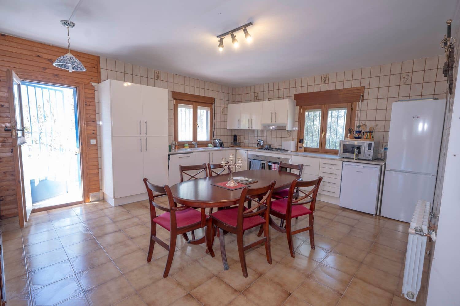 6 bedroom Villa for sale in Valor with pool garage - € 190,000 (Ref: 9893658)