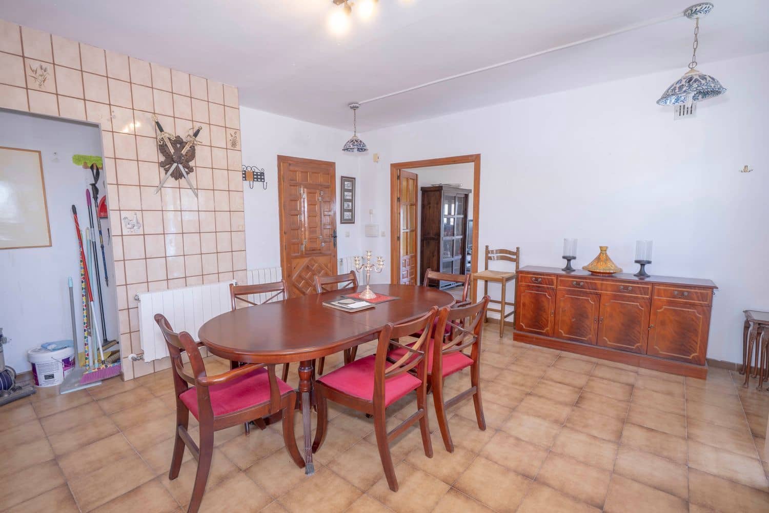 6 bedroom Villa for sale in Valor with pool garage - € 190,000 (Ref: 9893658)