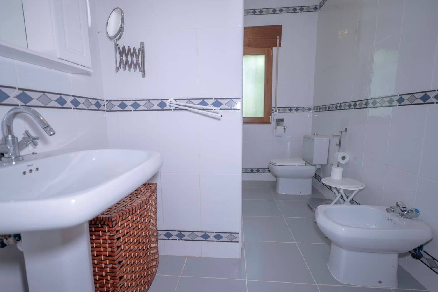 6 bedroom Villa for sale in Valor with pool garage - € 190,000 (Ref: 9893658)