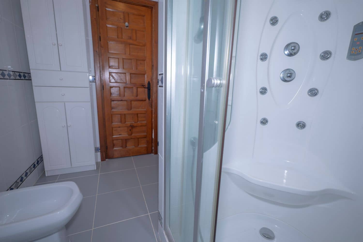 6 bedroom Villa for sale in Valor with pool garage - € 190,000 (Ref: 9893658)