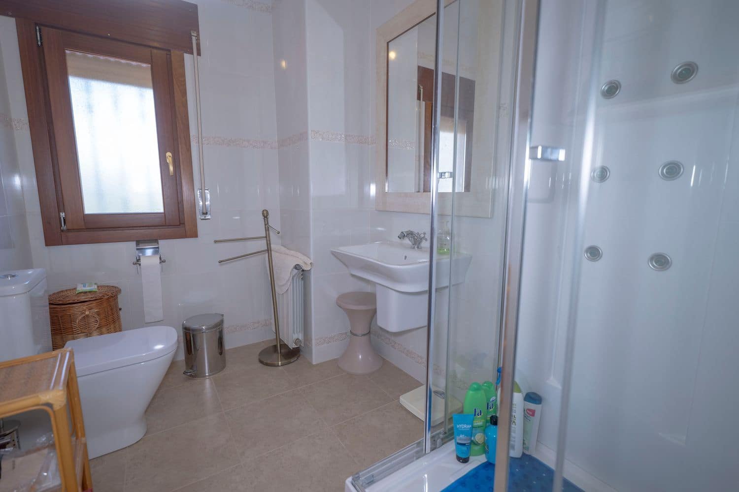 6 bedroom Villa for sale in Valor with pool garage - € 190,000 (Ref: 9893658)