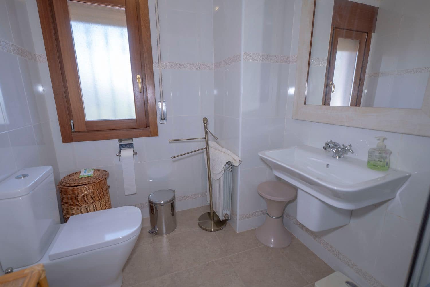 6 bedroom Villa for sale in Valor with pool garage - € 190,000 (Ref: 9893658)