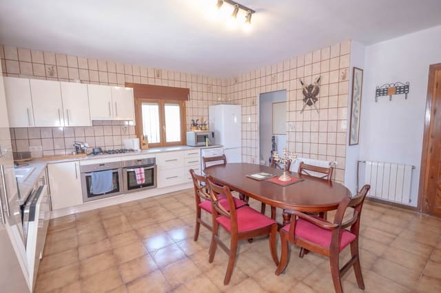 6 bedroom Villa for sale in Válor with pool garage - € 190,000 (Ref: 9893658)