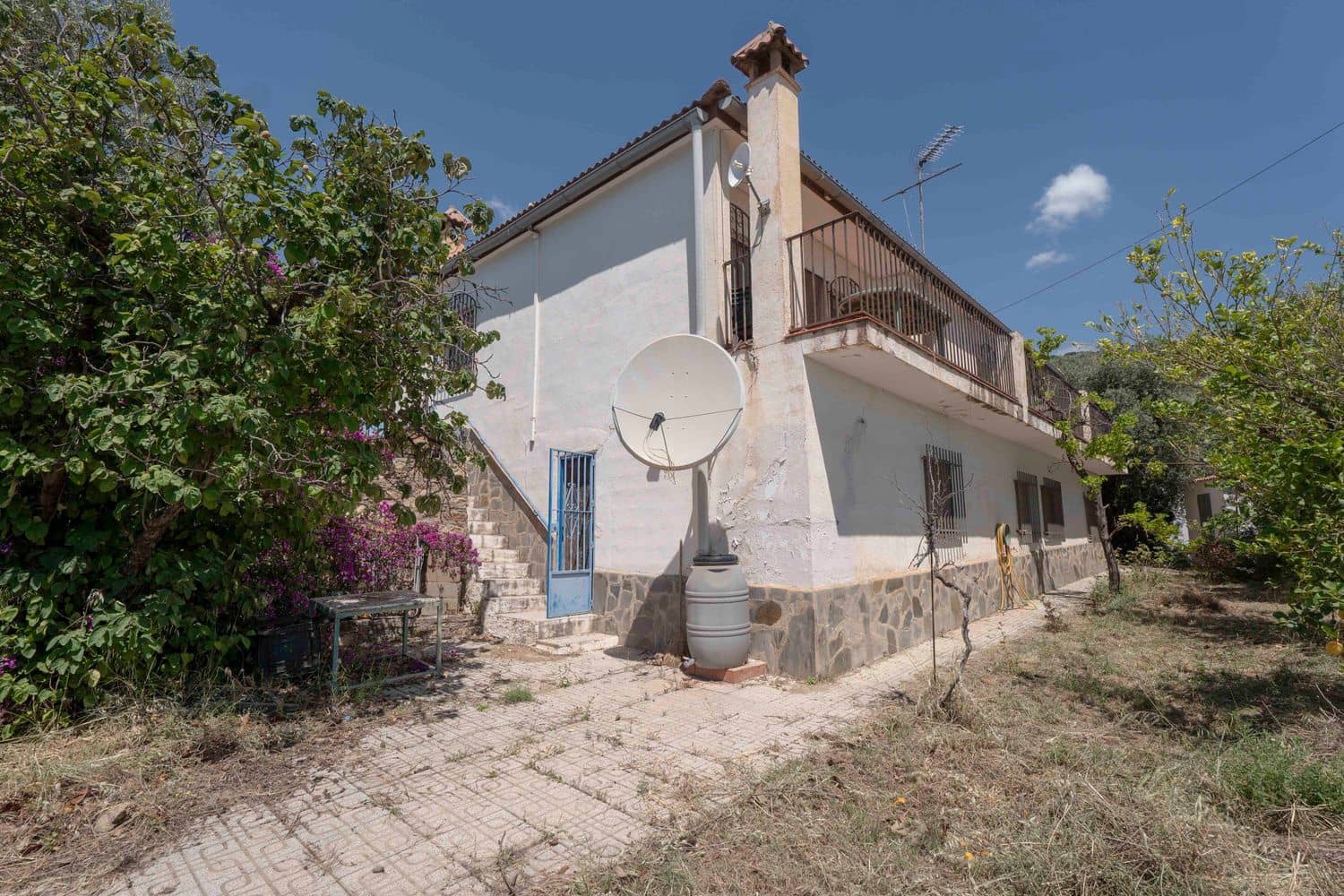 6 bedroom Villa for sale in Valor with pool garage - € 190,000 (Ref: 9893658)
