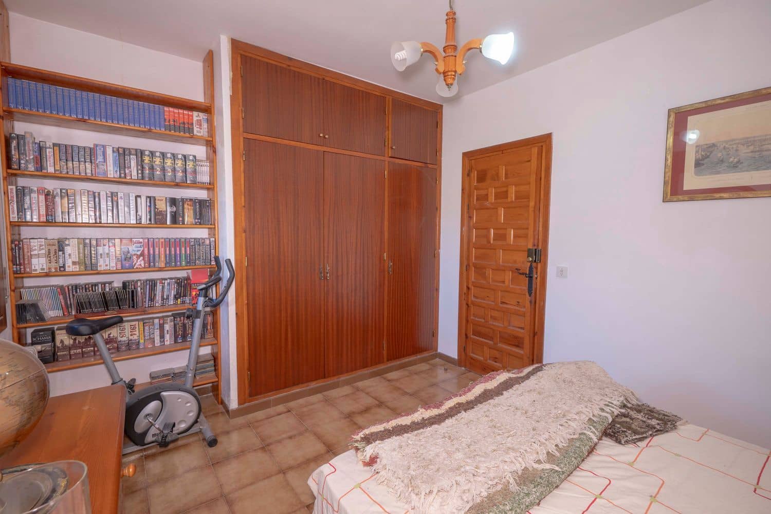 6 bedroom Villa for sale in Valor with pool garage - € 190,000 (Ref: 9893658)