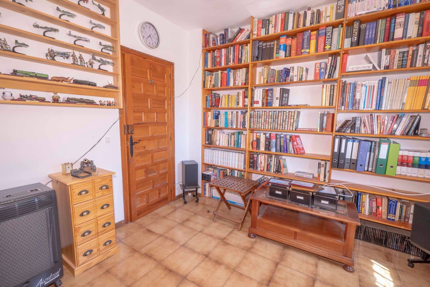 6 bedroom Villa for sale in Valor with pool garage - € 190,000 (Ref: 9893658)
