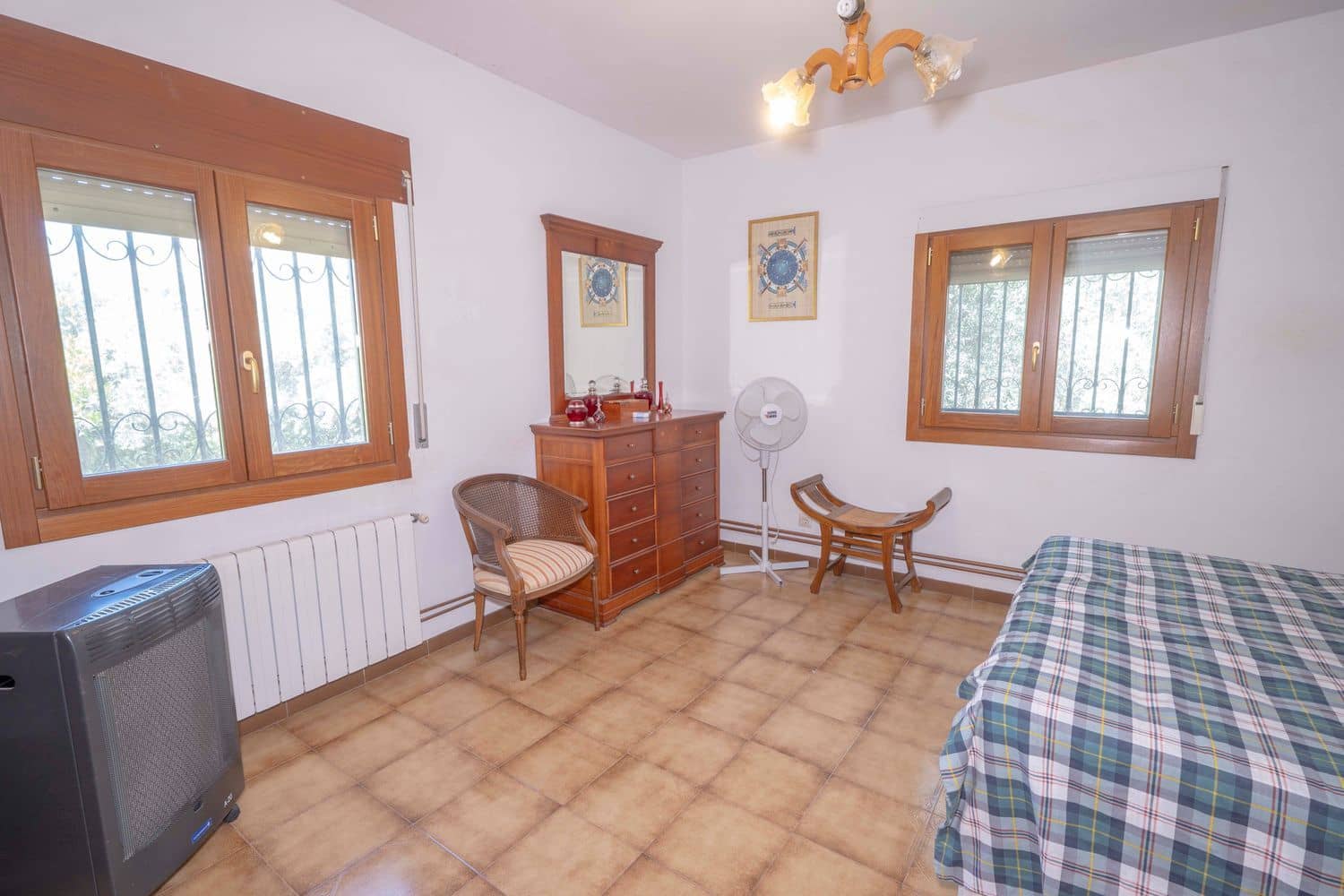 6 bedroom Villa for sale in Valor with pool garage - € 190,000 (Ref: 9893658)