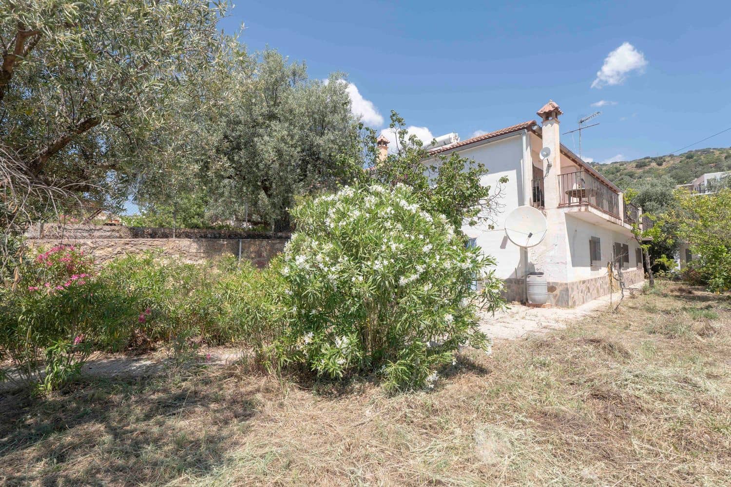 6 bedroom Villa for sale in Valor with pool garage - € 190,000 (Ref: 9893658)