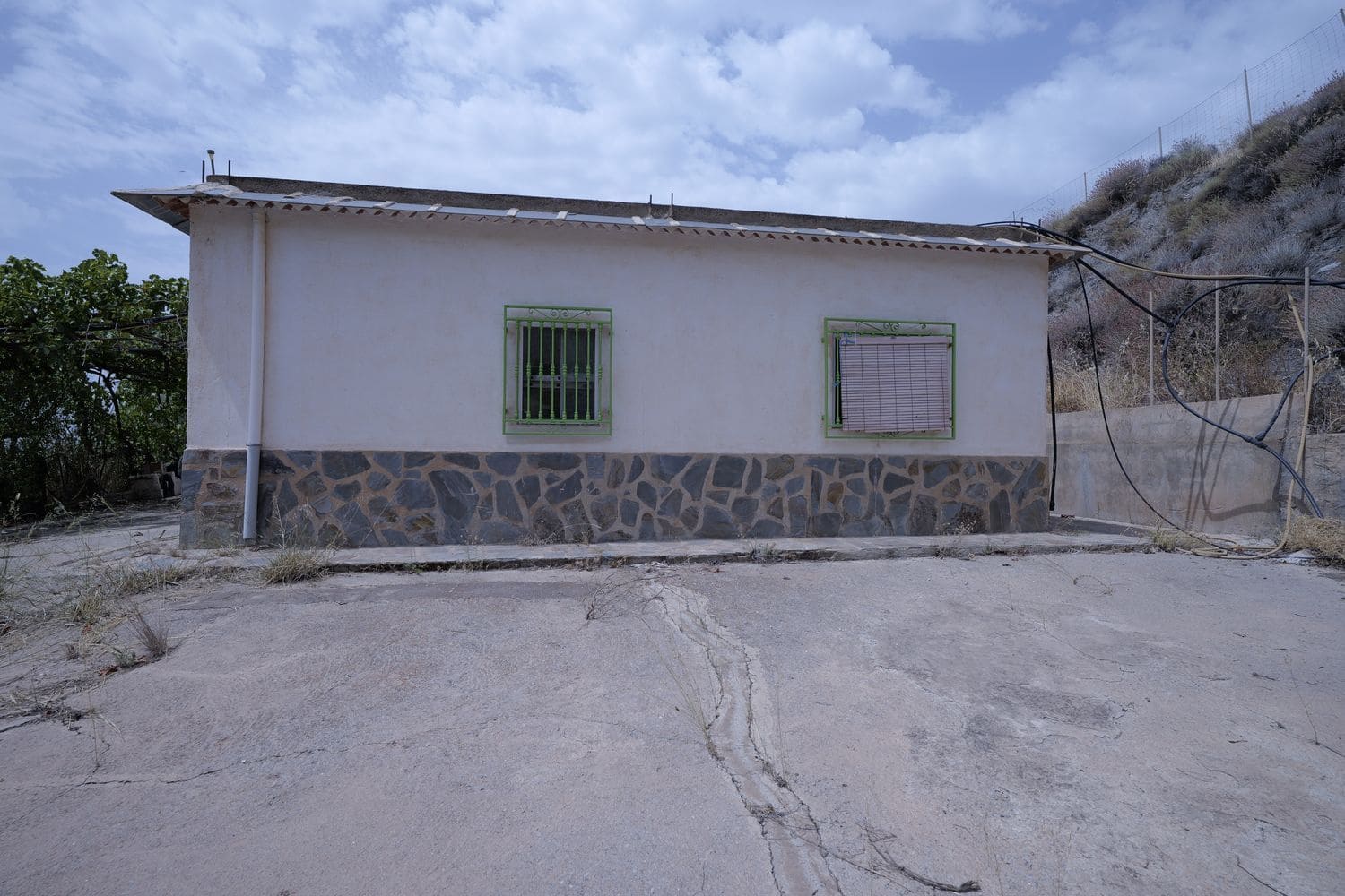 2 soveværelse Finca/Landehus til salg i Granada by med garage - € 85.000 (Ref: 9990156)