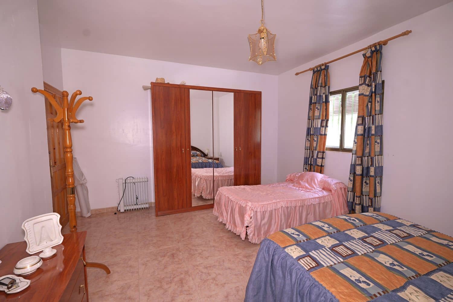2 soveværelse Finca/Landehus til salg i Granada by med garage - € 85.000 (Ref: 9990156)