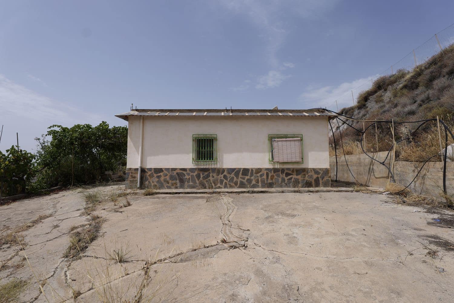 2 soveværelse Finca/Landehus til salg i Granada by med garage - € 85.000 (Ref: 9990156)