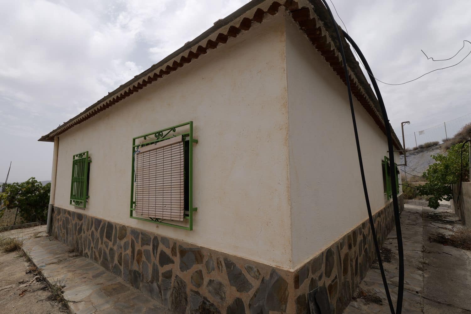 2 soveværelse Finca/Landehus til salg i Granada by med garage - € 85.000 (Ref: 9990156)